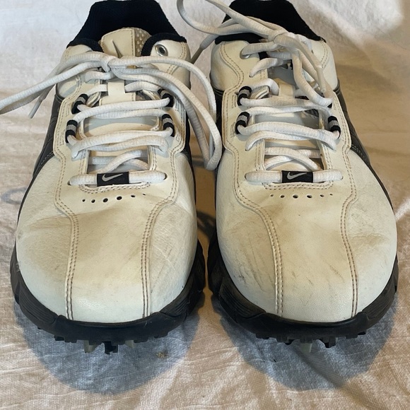 Men’s size 8 / 41 Nike Golf shoes. White and black leather. Barely worn. - Picture 2 of 8